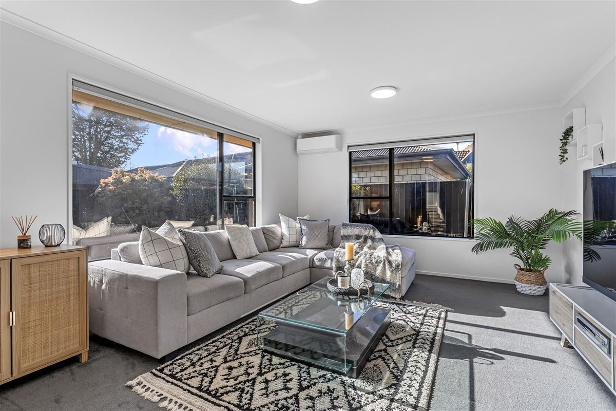 1/14 Innisfree Place, Northwood, Christchurch - Carousel 2