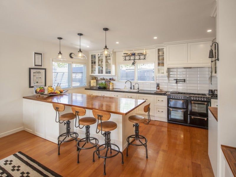 8 Pine Terrace, Karori, Wellington - Carousel 2