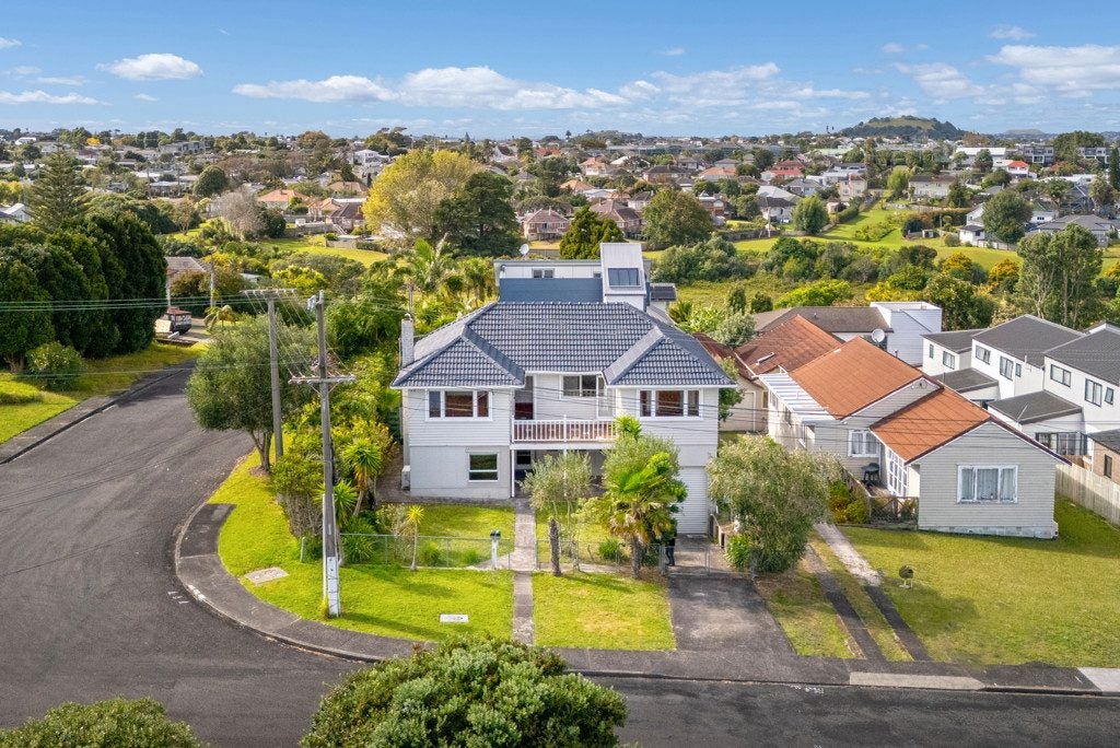 108 Eversleigh Road, Belmont, Auckland - Carousel 1
