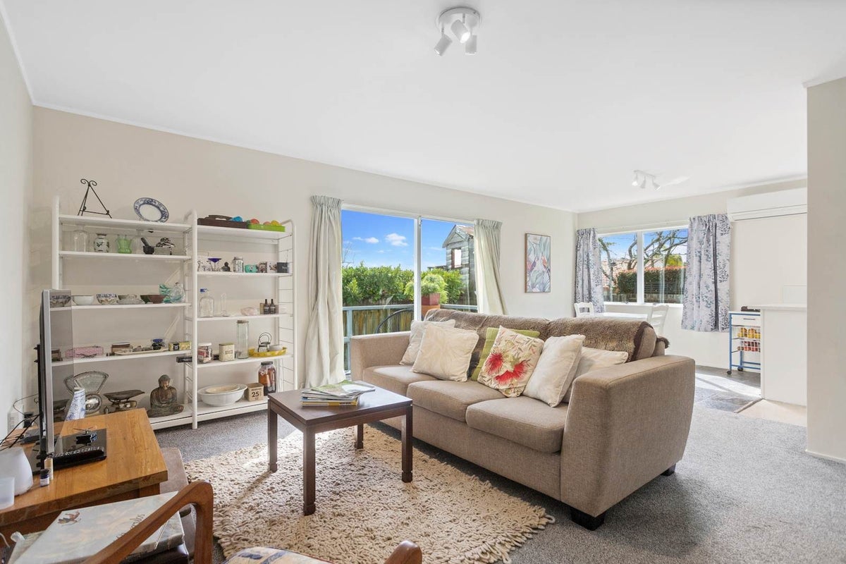 43A Moa Road, Point Chevalier, Auckland - Carousel 1