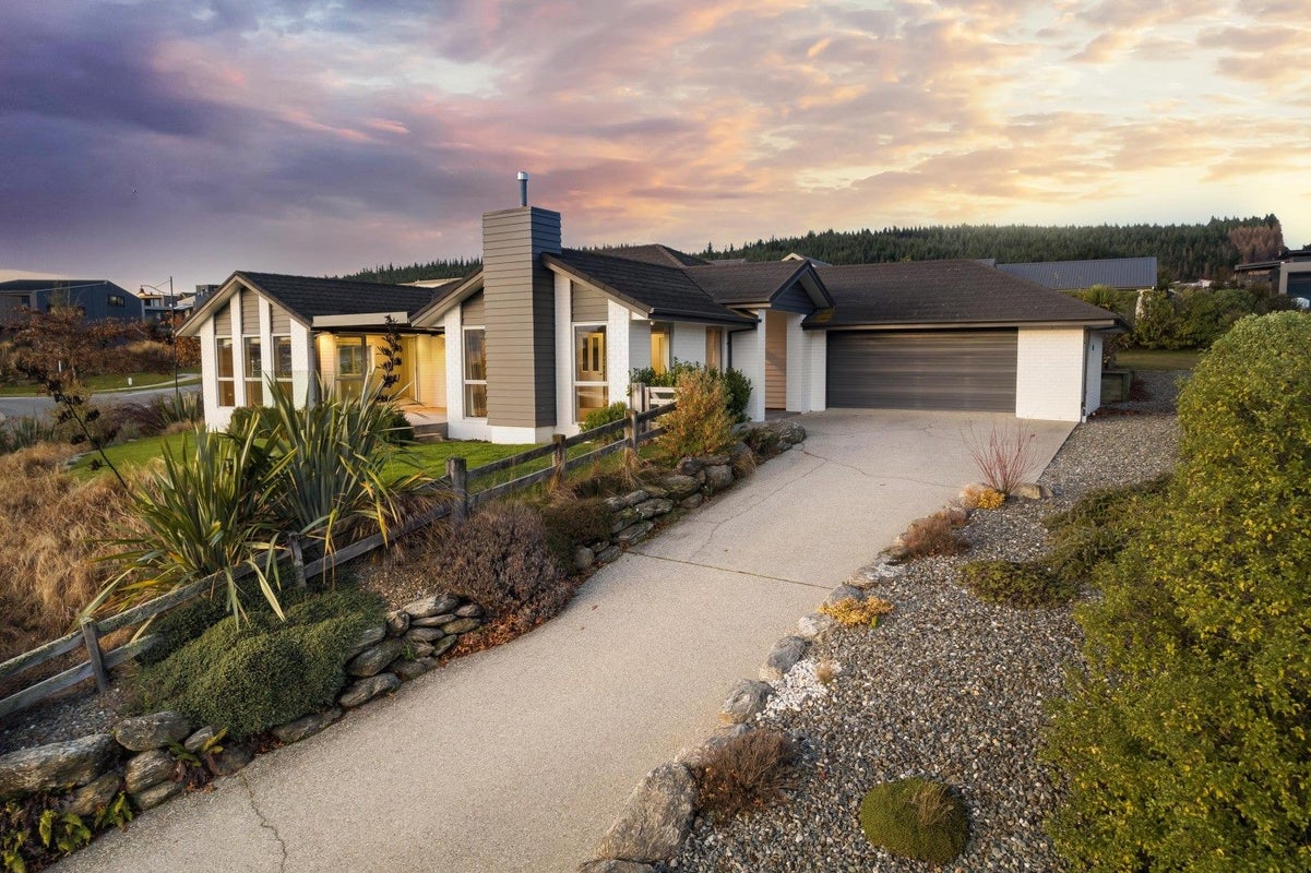16 Forest Heights, Wanaka - Carousel 1