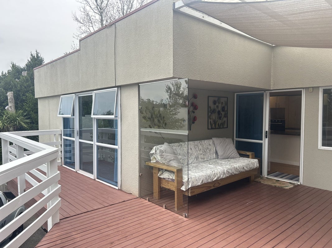 2/23 Cairnbrae Court, Northcross, Auckland - Carousel 2