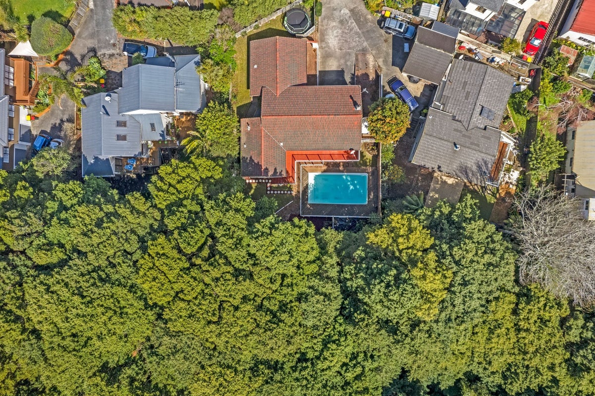 8 Deodar Place, Totara Heights, Auckland - Carousel 2