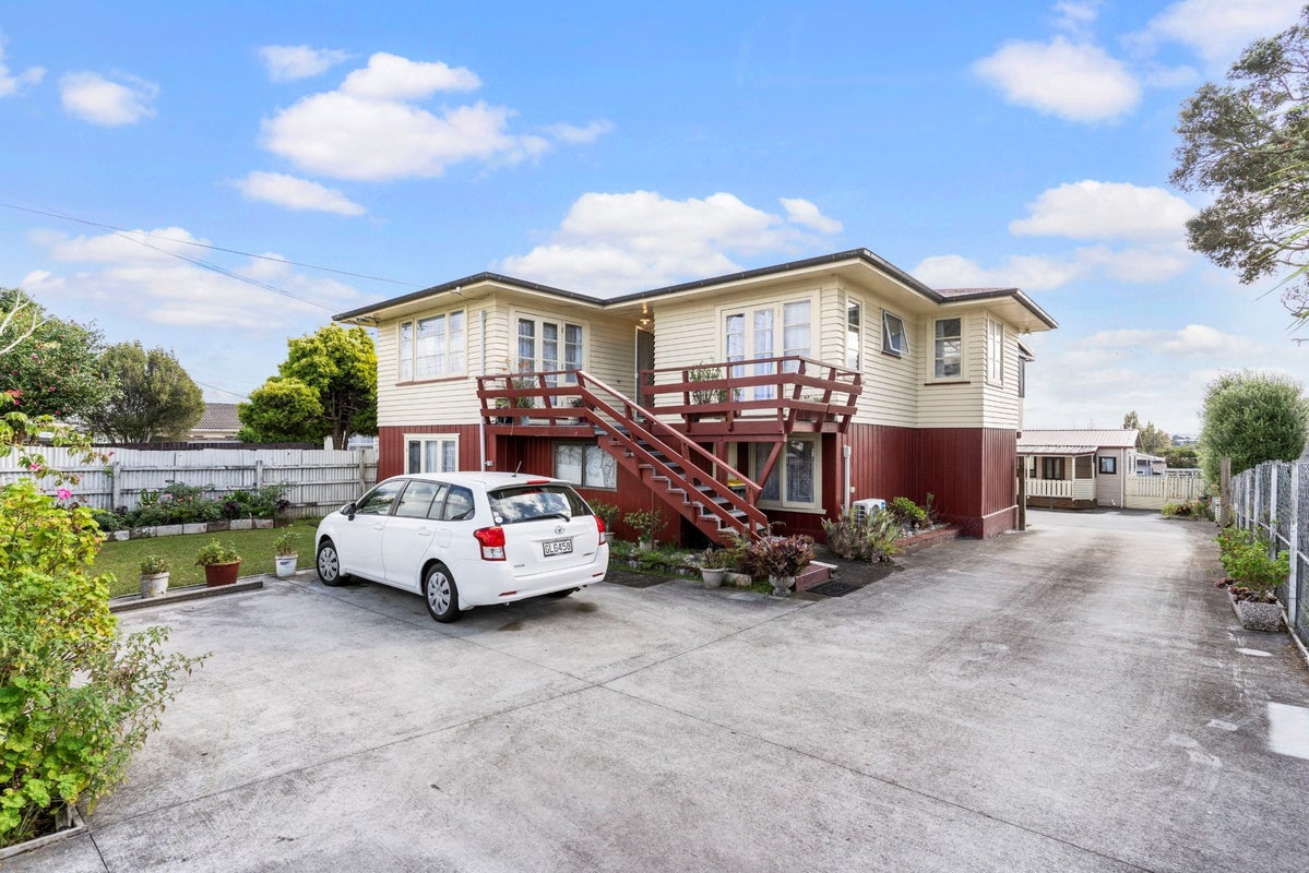 23 Brains Road, Kelston, Auckland - Carousel 1