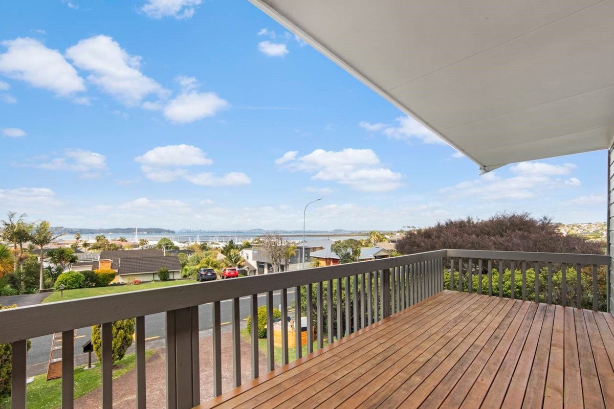 2 Deanna Drive, West Harbour, Auckland - Carousel 2
