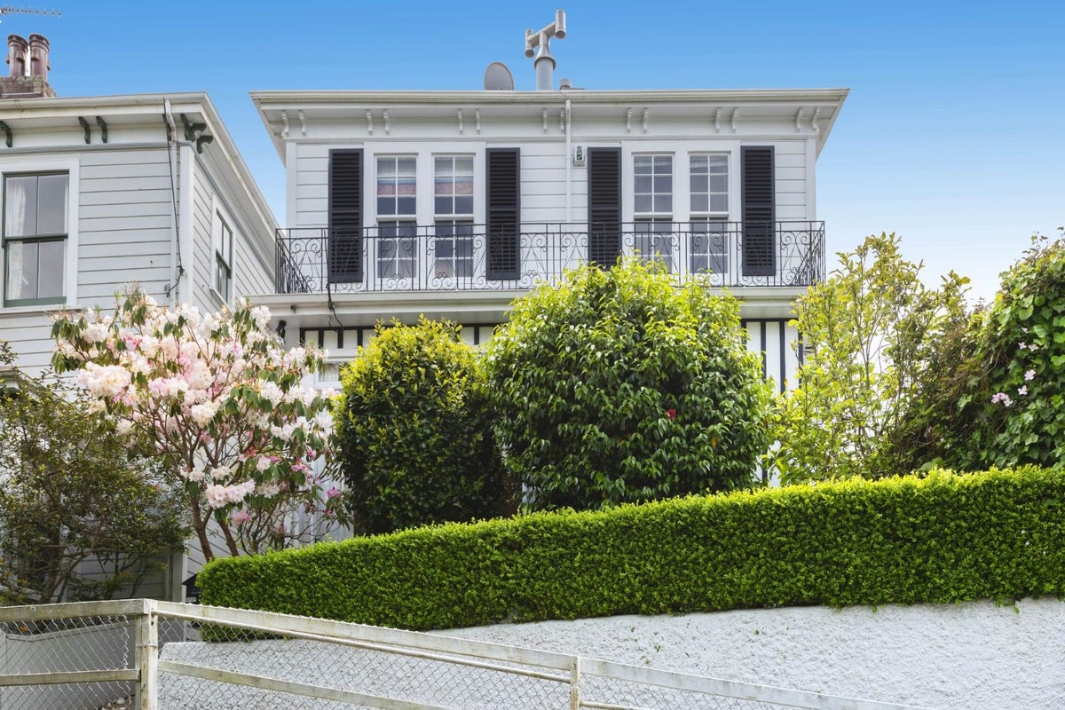 2 North Terrace, Kelburn, Wellington - Carousel 11