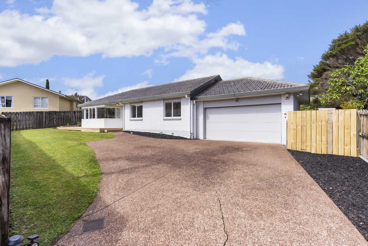 2/63 Gosford Drive, Botany Downs, Auckland - Carousel 1