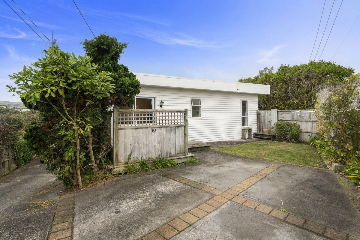 6 Walker Avenue, Paremata, Porirua - Carousel 1