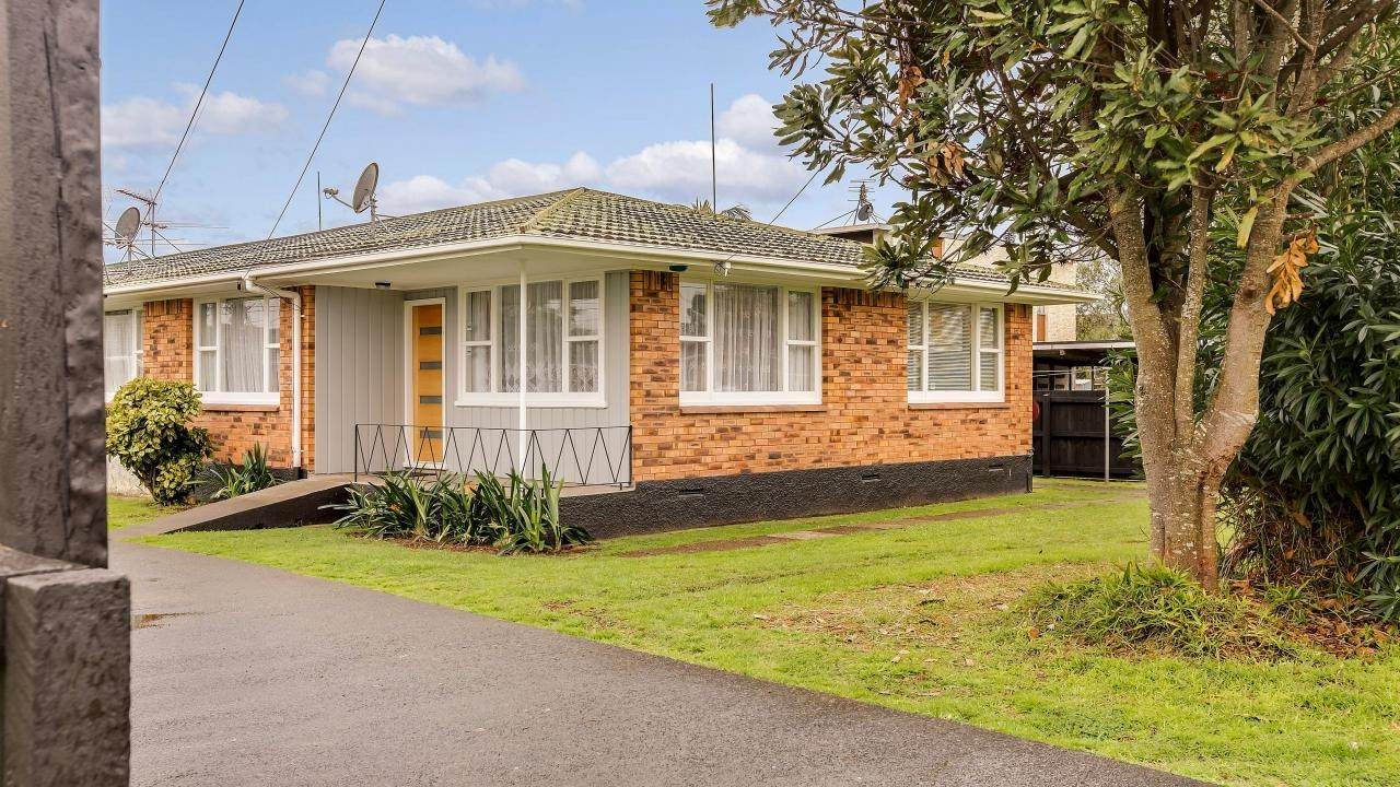 1/4 Patterson Street, Sandringham, Auckland - Carousel 1