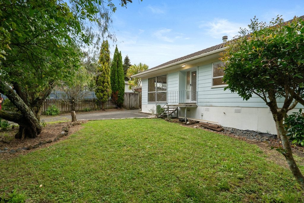 17 Buisson Glade, West Harbour, Auckland - Carousel 1