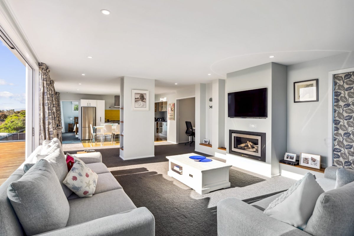 156 Field Way, Waikanae Beach, Waikanae - Carousel 2