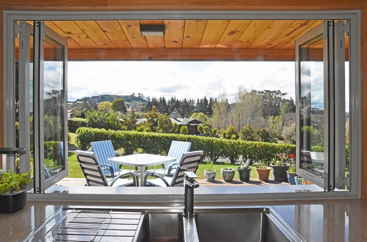 18 Glen Mohr, Acacia Bay, Taupo - Carousel 2