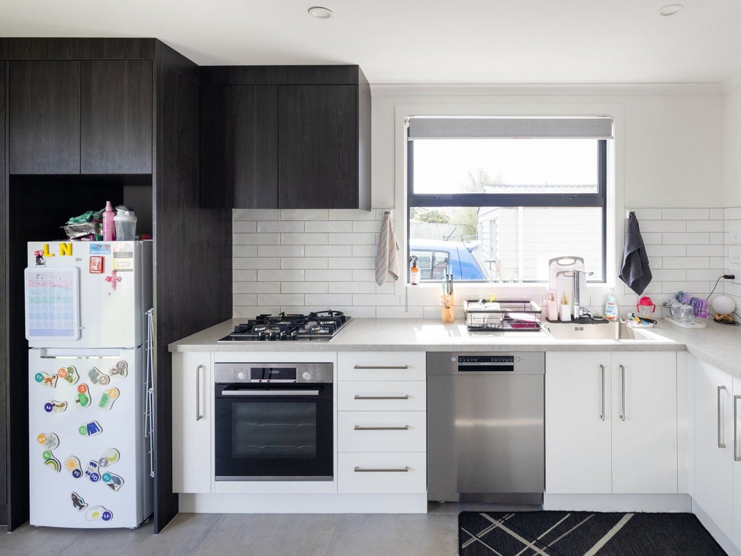 2/15 Mears Road, St Andrews, Hamilton - Carousel 1