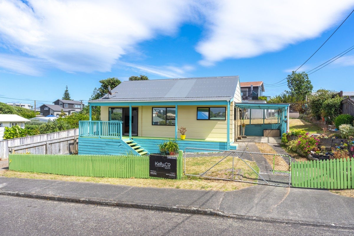 17A Moana Street, Otaki Beach, Otaki - Carousel 1