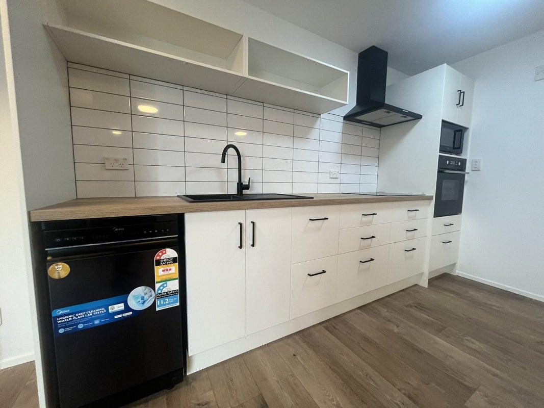 B6/13 Palm Grove, Berhampore, Wellington - Carousel 2