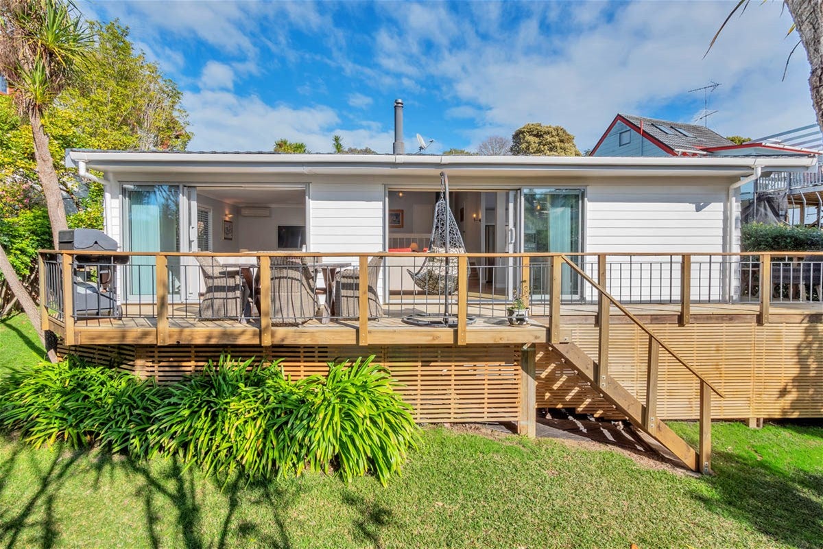 49 Stapleford Crescent, Browns Bay, Auckland - Carousel 1