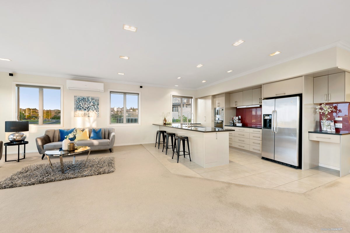 24 Intrepid Crescent, Beachlands, Auckland - Carousel 2
