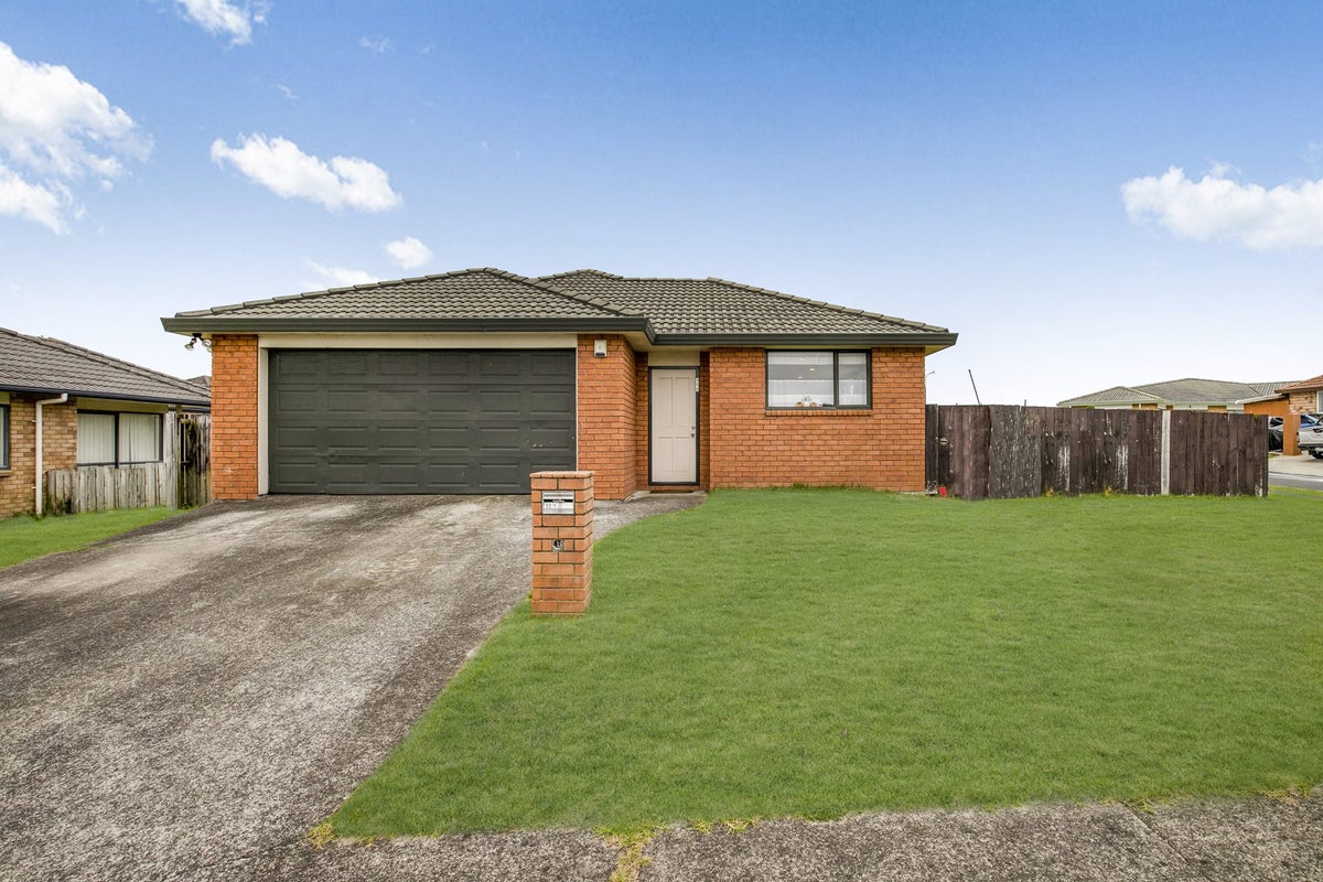 114 Naylors Drive, Mangere, Auckland - Carousel 1