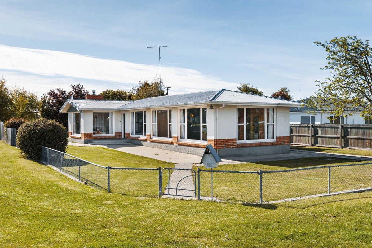 22 Northland Street, Ranfurly, Ranfurly - Carousel 2
