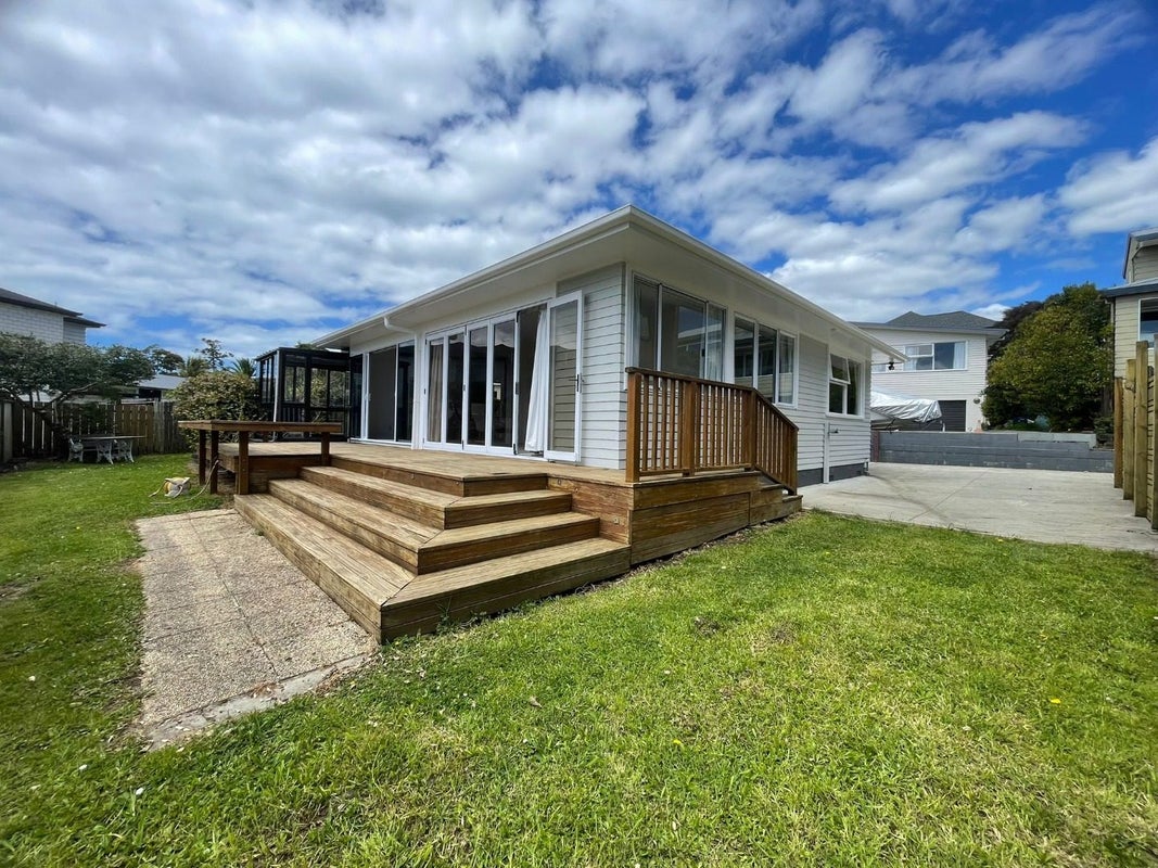 19 Cherry Road, Bucklands Beach, Auckland - Carousel 1