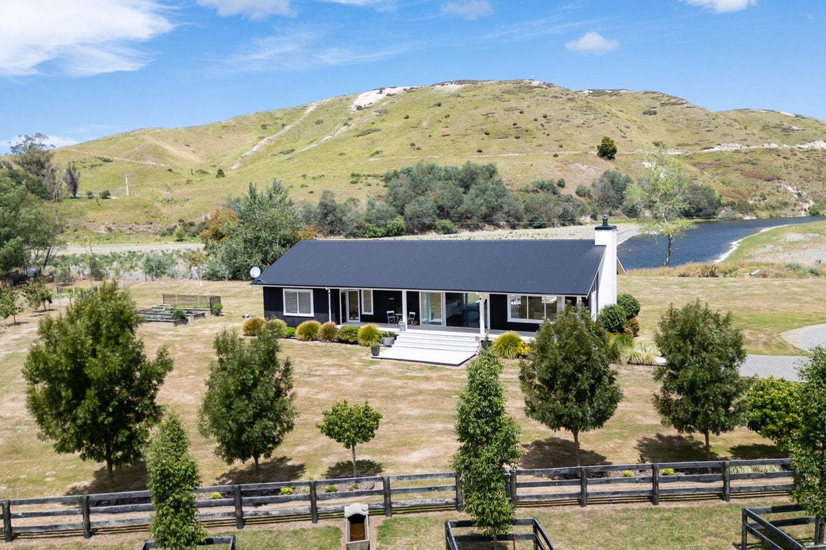 72 River Road, Waipawa - Carousel 1