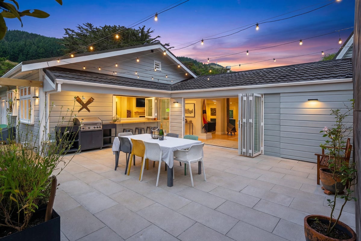 215 Takapu Road, Takapu Valley, Wellington - Carousel 1