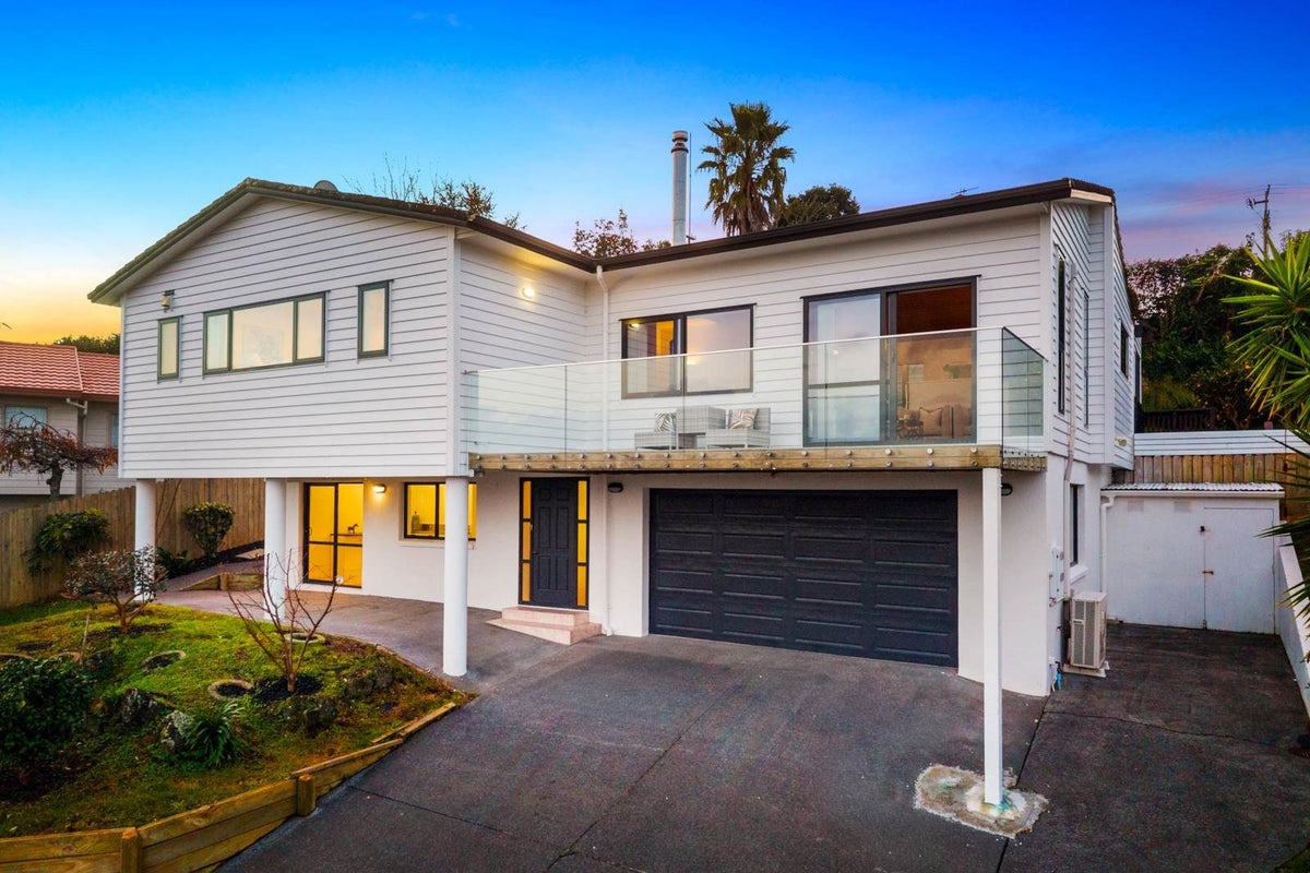 9 Rubens Lane, West Harbour, Auckland - Carousel 1