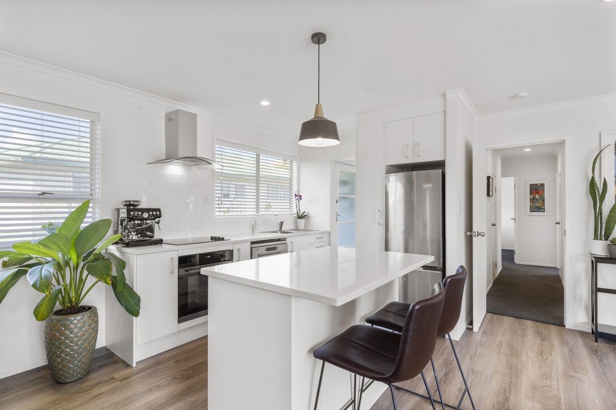 62 Awaroa Road, Sunnyvale, Auckland - Carousel 2