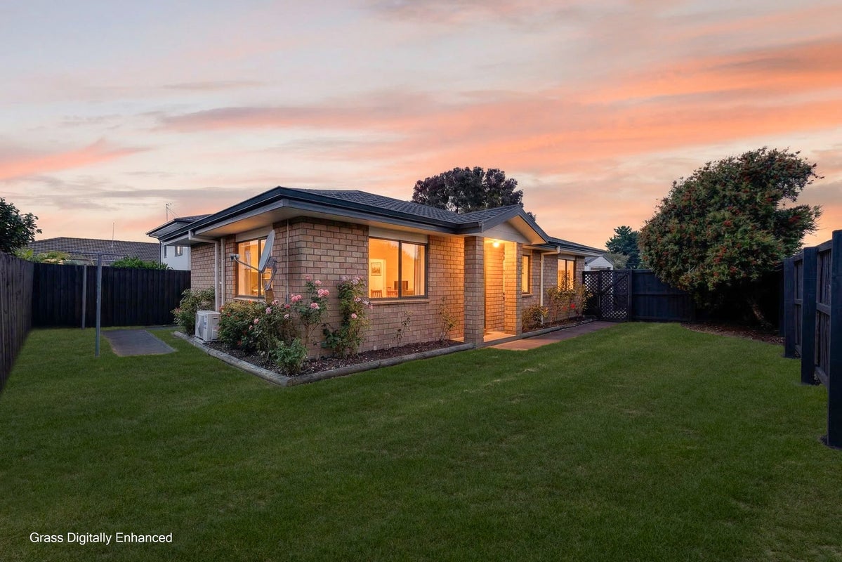 1/495 Pages Road, Bexley, Christchurch - Carousel 1