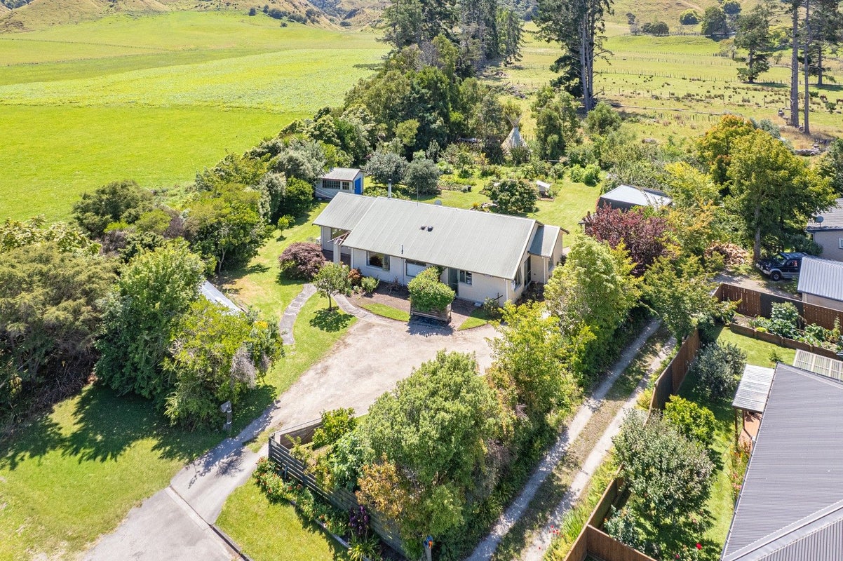 16 Lucknow Street, Aramoho, Whanganui - Carousel 1