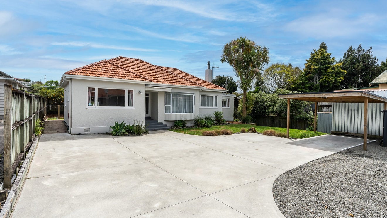 82 Maeroa Road, Maeroa, Hamilton - Carousel 1
