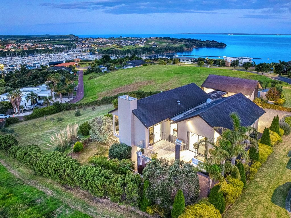 15 Balboa Drive, Matakatia, Whangaparaoa - Carousel 2