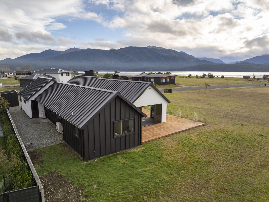 60 Takitimu Avenue, Te Anau, Te Anau - Carousel 1