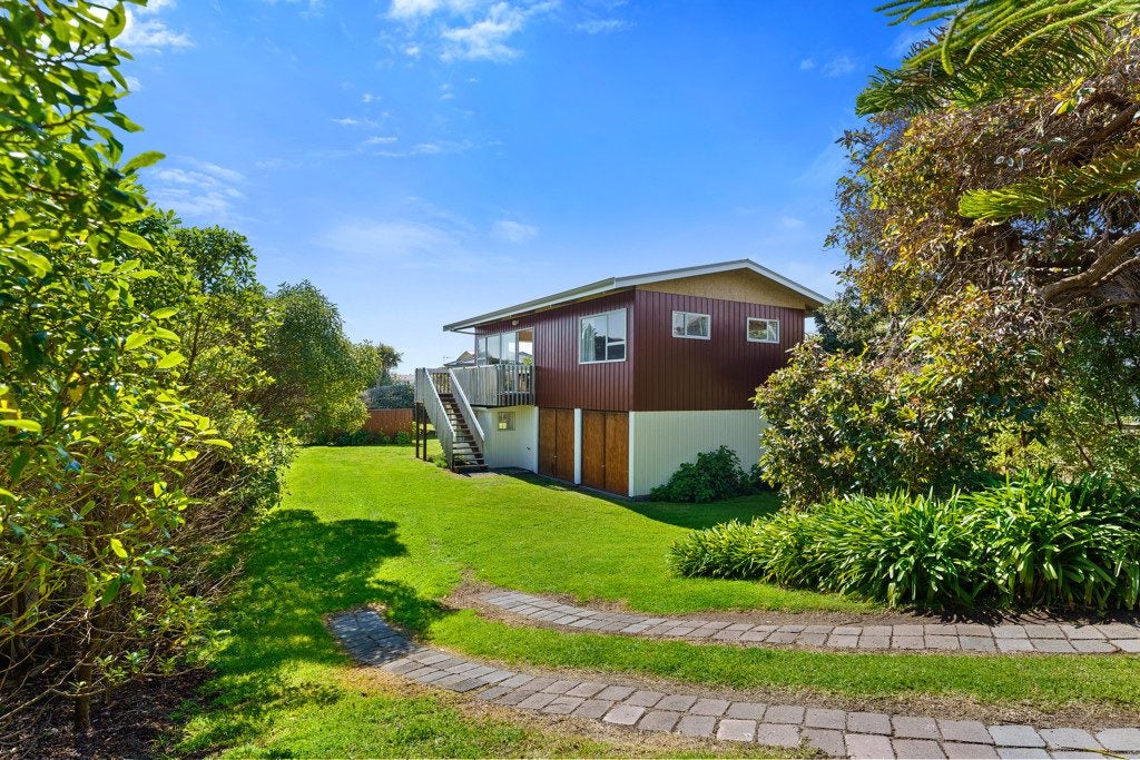 70 William Street, Waikanae Beach, Waikanae - Carousel 1