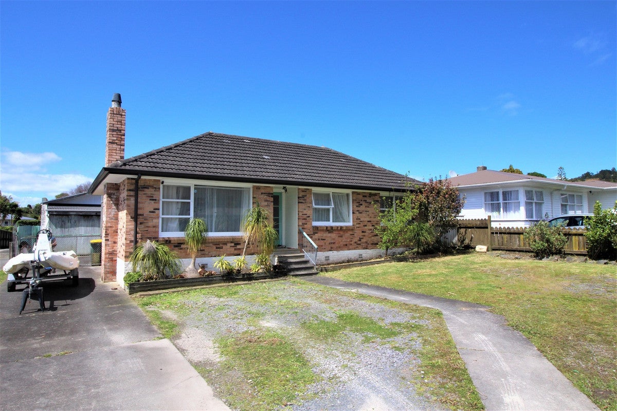 51 Hilling Street, Titirangi, Auckland - Carousel 1