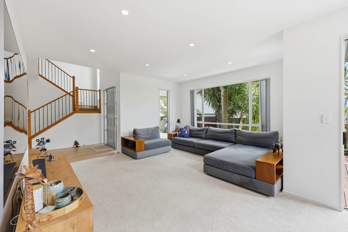 18B Leafield Crescent, Henderson, Auckland - Carousel 2