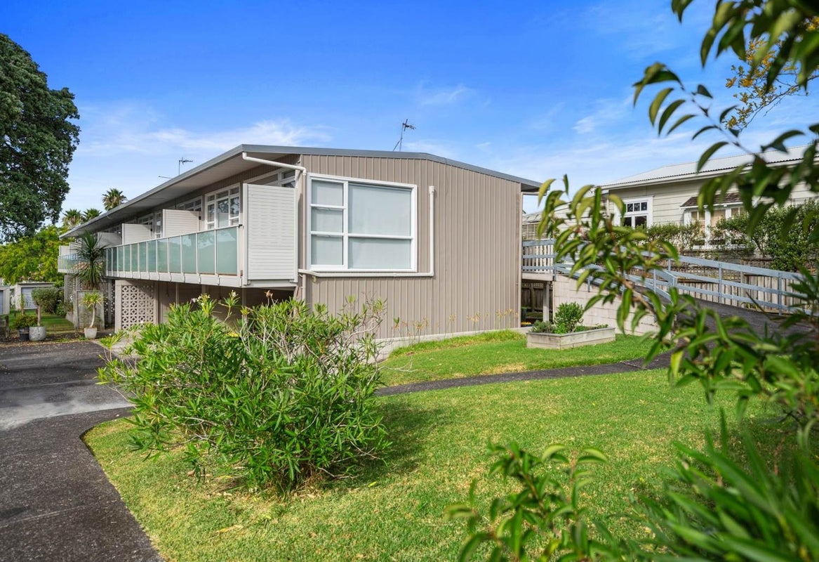 7/77 Old Lake Road, Narrow Neck, Auckland - Carousel 1