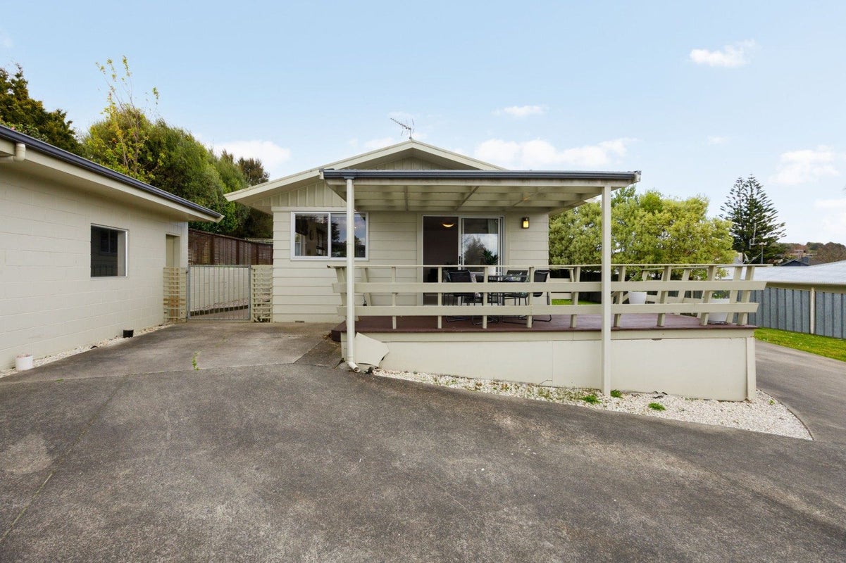 13 Edith Place, Dinsdale, Hamilton, Waikato - Carousel 2