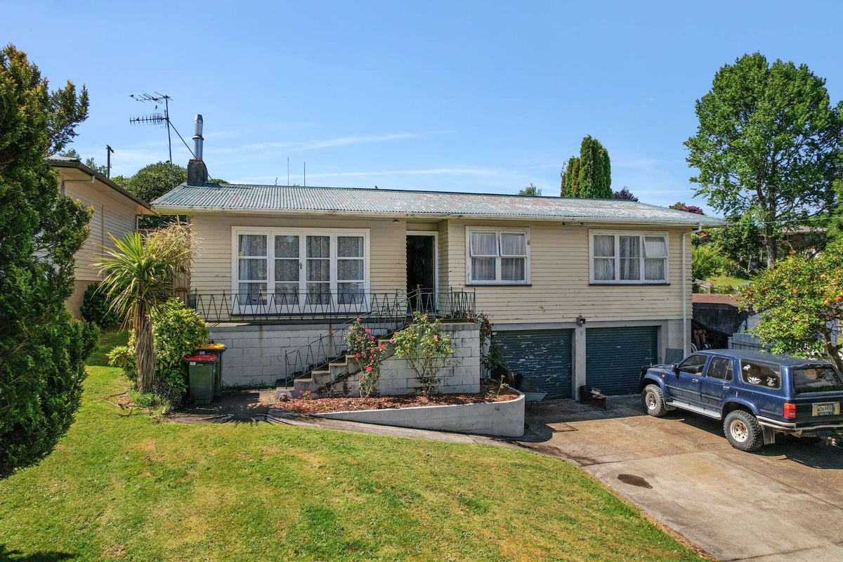 8 Norrie Place, Hillcrest, Rotorua - Carousel 1