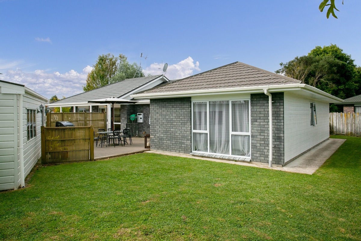 13 Hilliard Place, Leamington, Cambridge - Carousel 2