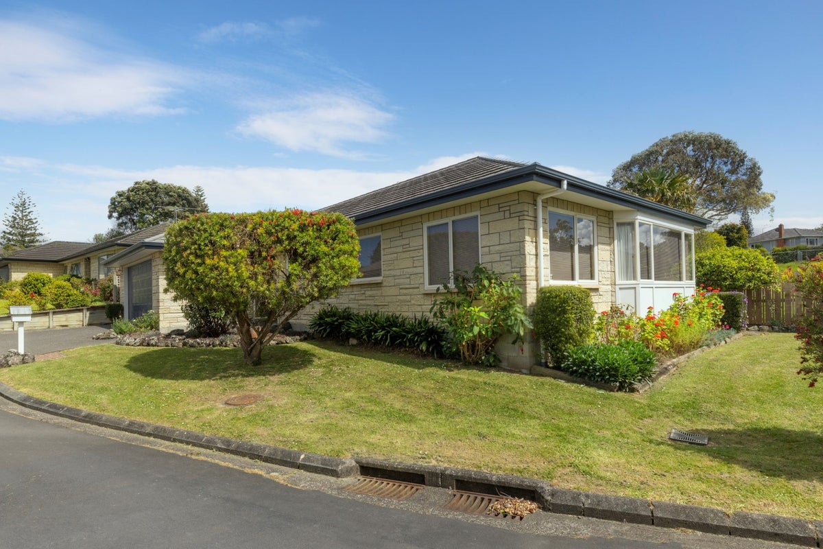 8M Aotea Road, Glen Eden, Auckland - Carousel 2