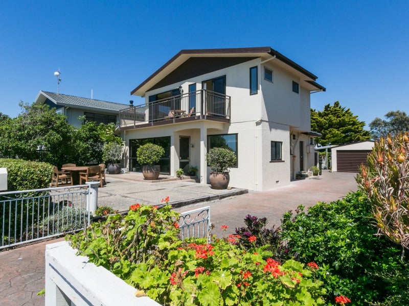 87 The Esplanade, Westshore, Napier - Carousel 2