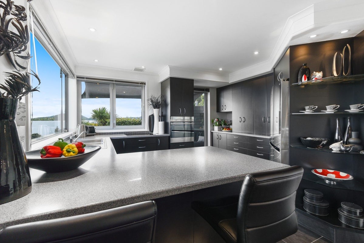 24 Tupara Crescent, Kawaha Point, Rotorua - Carousel 2