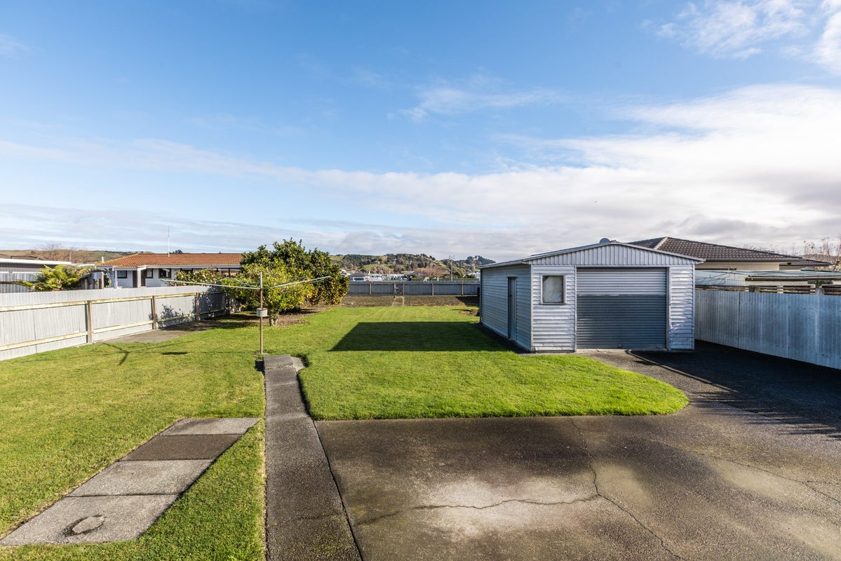 14 Windsor Terrace, Taradale, Napier, Hawke's Bay - Carousel 2