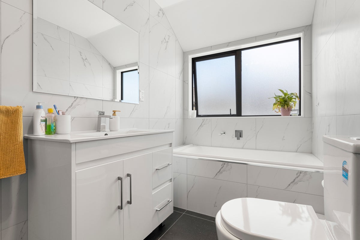 40C Waddell avenue, Point England, Auckland - Carousel 11