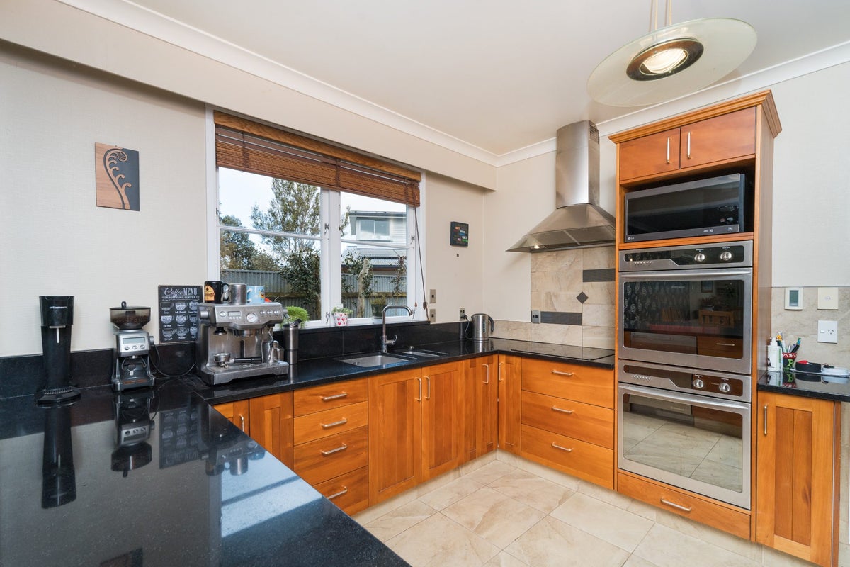 8 Goodwyn Crescent, Hokowhitu, Palmerston North - Carousel 2