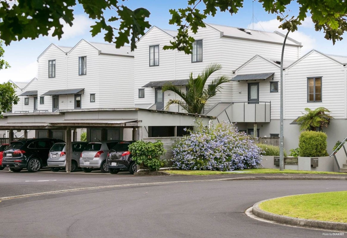 13/5 Carolina Place, Albany, Auckland - Carousel 1