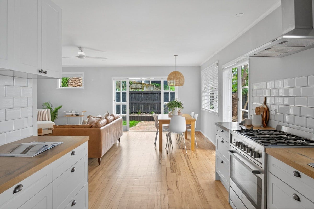 25 Glenn Terrace, Otumoetai, Tauranga - Carousel 1