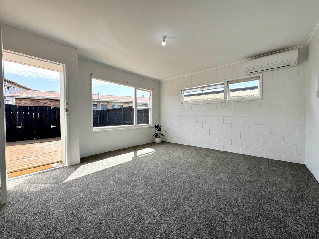 1/9 Plumley Crescent, Mangere, Auckland - Carousel 2