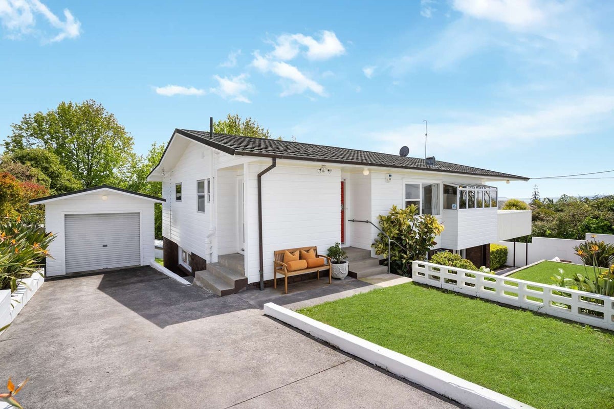 1/78 Castor Bay Road, Castor Bay, Auckland - Carousel 1